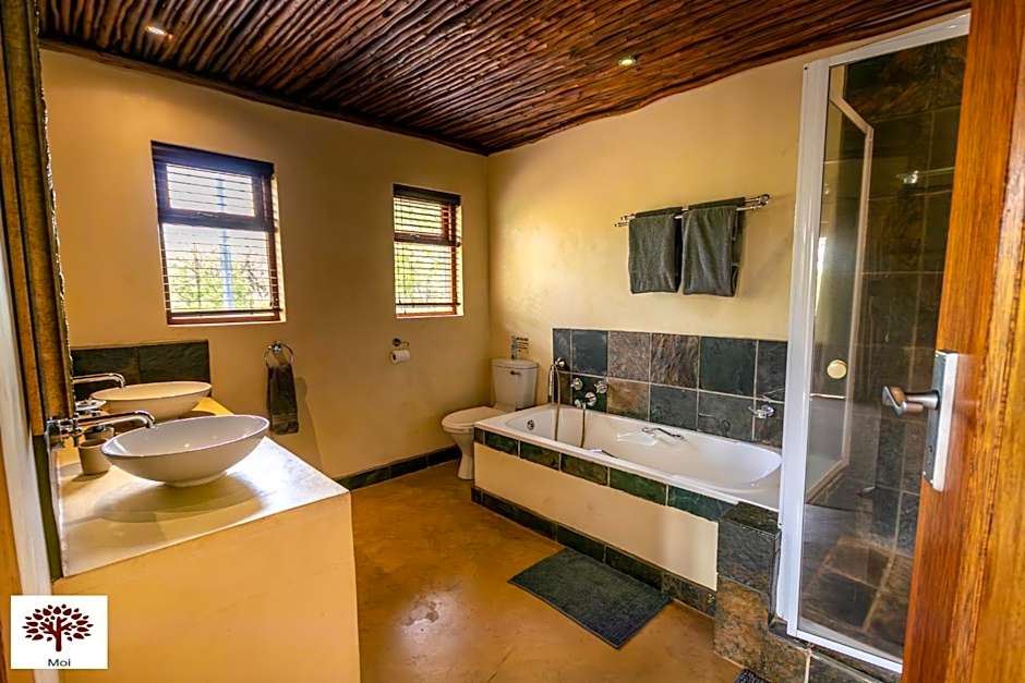 Zebula Golf and Wildlife Estate - Aardwolf Pax 10 - Moi Signature Luxury villa