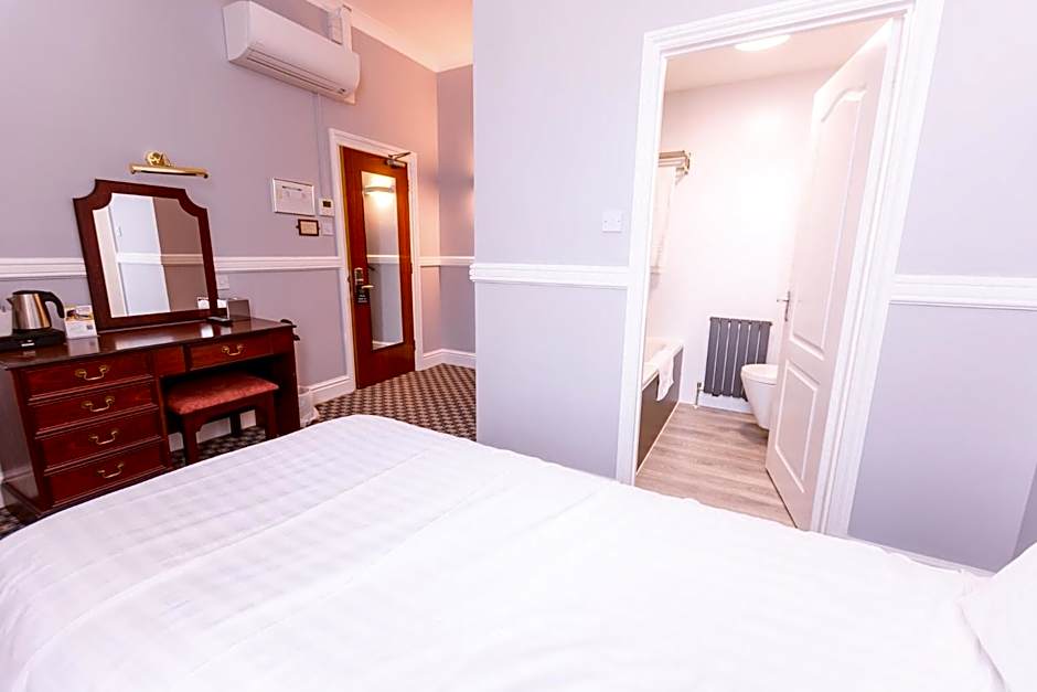 San Clu Hotel, Bar & Brasserie