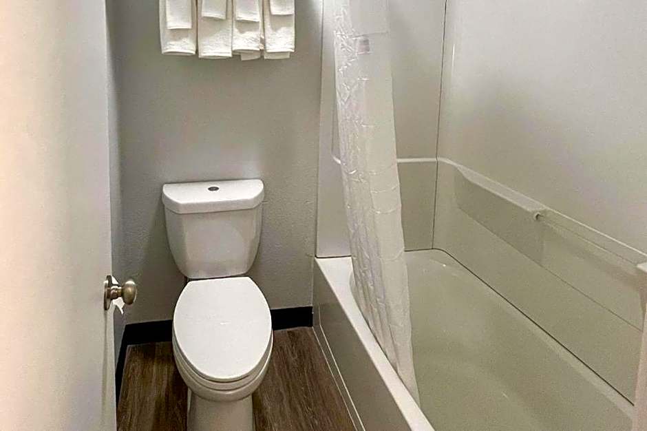 Quality Inn & Suites Columbus West