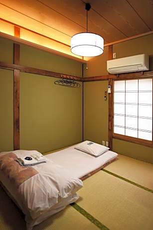 Japanese-Style Single Room with Shared Bathroom
