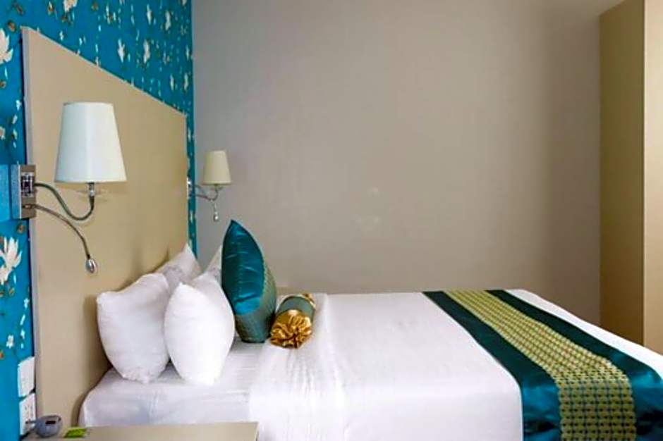 Blooming Suites
