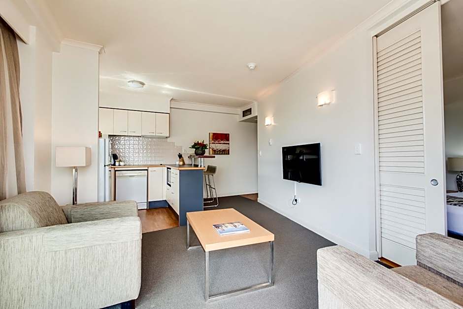 Central Cosmo Apartment Hotel