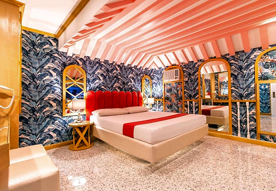 Victoria Court Cuneta Motorist Lodge