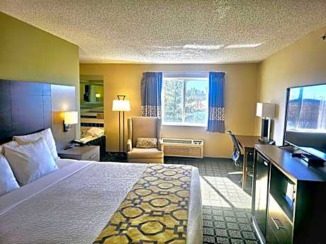 1 King Bed, Studio Suite, Hot Tub, Non-Smoking