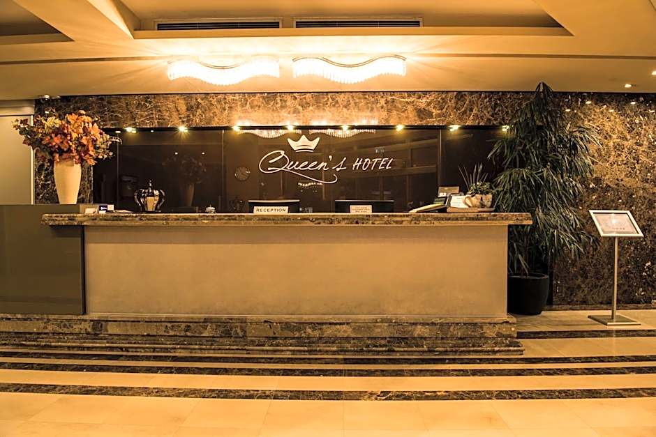 Queen's Hotel - Zebra Centre