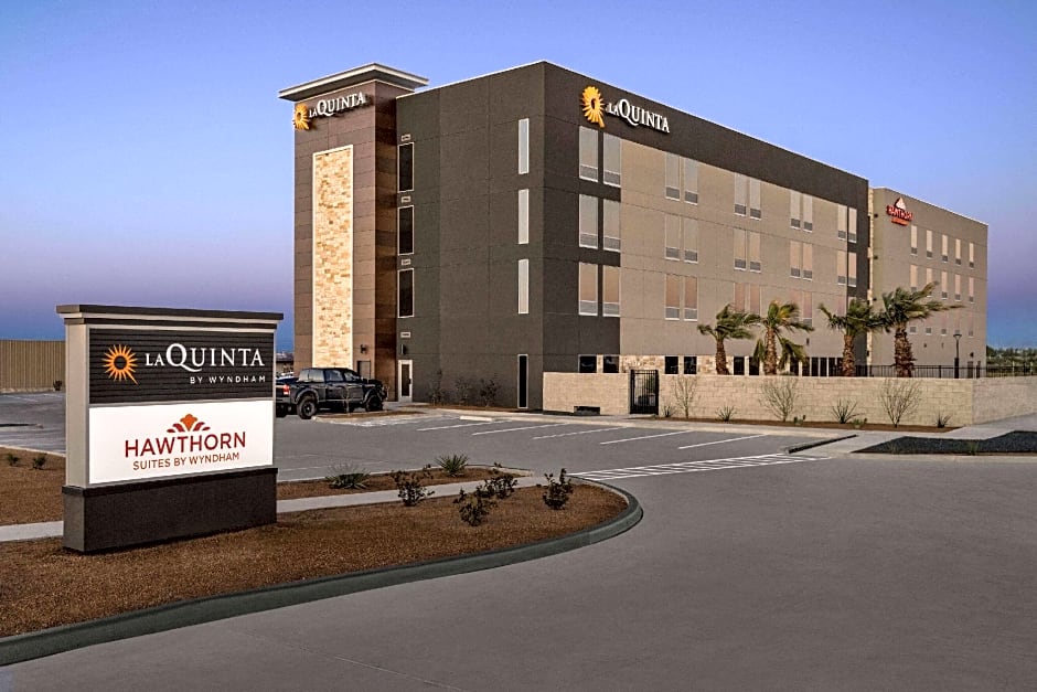 Hawthorn Suites by Wyndham Del Rio