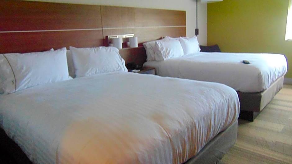 Holiday Inn Express & Suites Wapakoneta By IHG