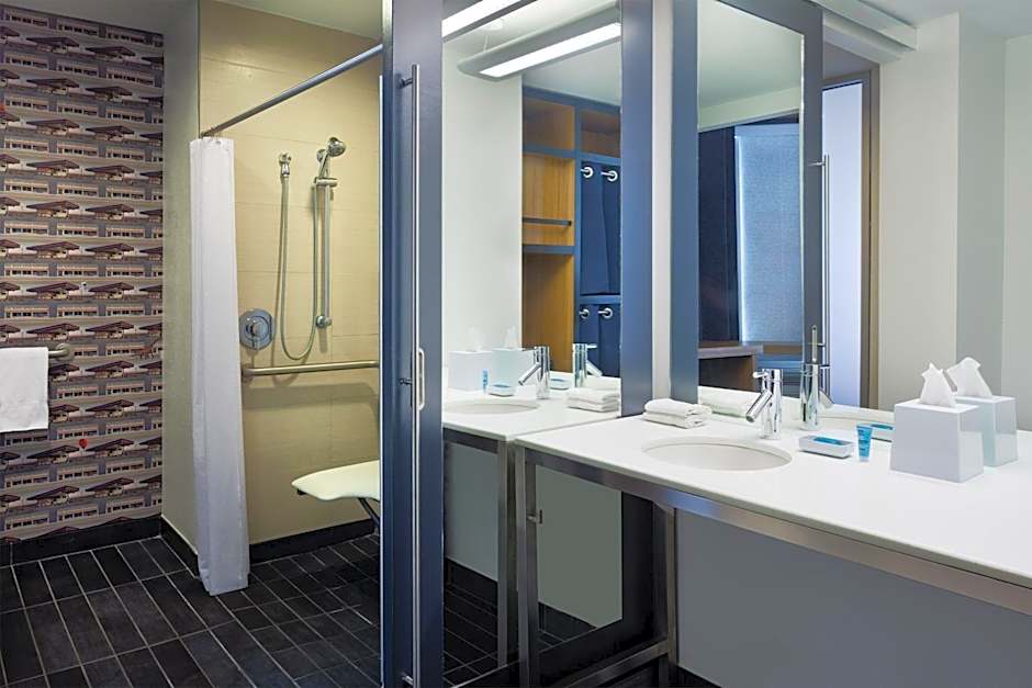 Aloft Jacksonville Tapestry Park