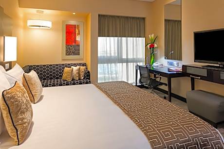 1 Kng Standrd Pool View Lounge Access Sm