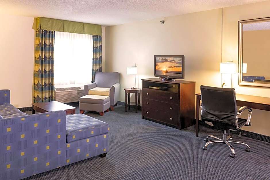 Photo 1 of 2 of 1 Bedroom Suite, Jetted Tub