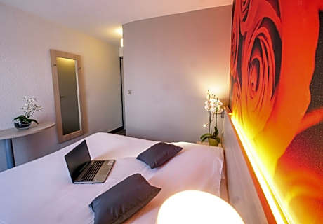 2 Connecting Rooms (4 people)