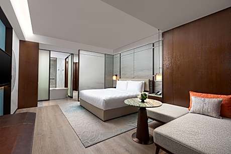 Standard King Room with Lounge Access