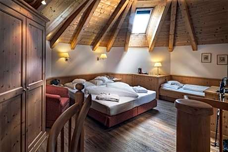 Queen Suite with Spa Bath