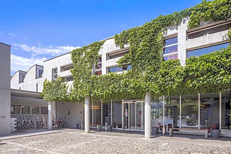 Lausanne Youth Hostel Jeunotel