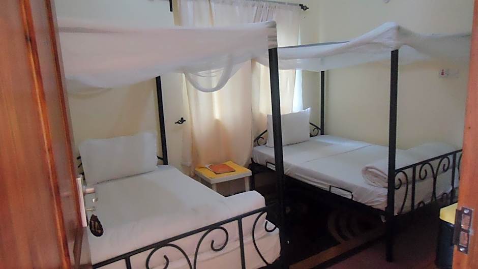 Fanaka Safaris Campsite & Lodges