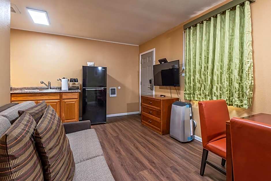 Town Motel