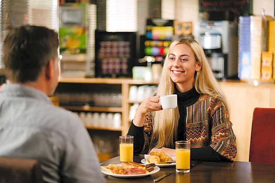 Belmore Court & Motel