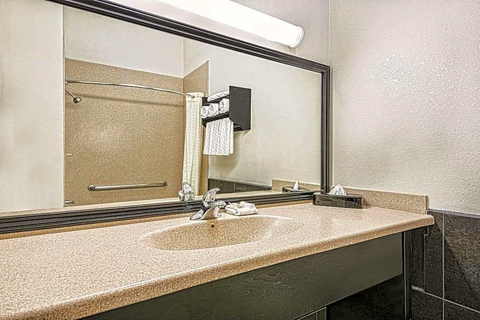 La Quinta Inn & Suites by Wyndham Laredo Airport