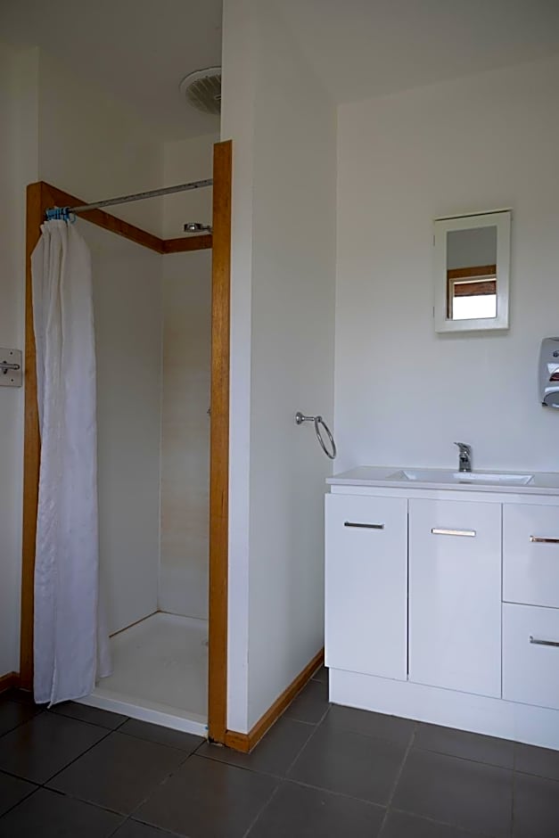 Tullah Lakeside Lodge