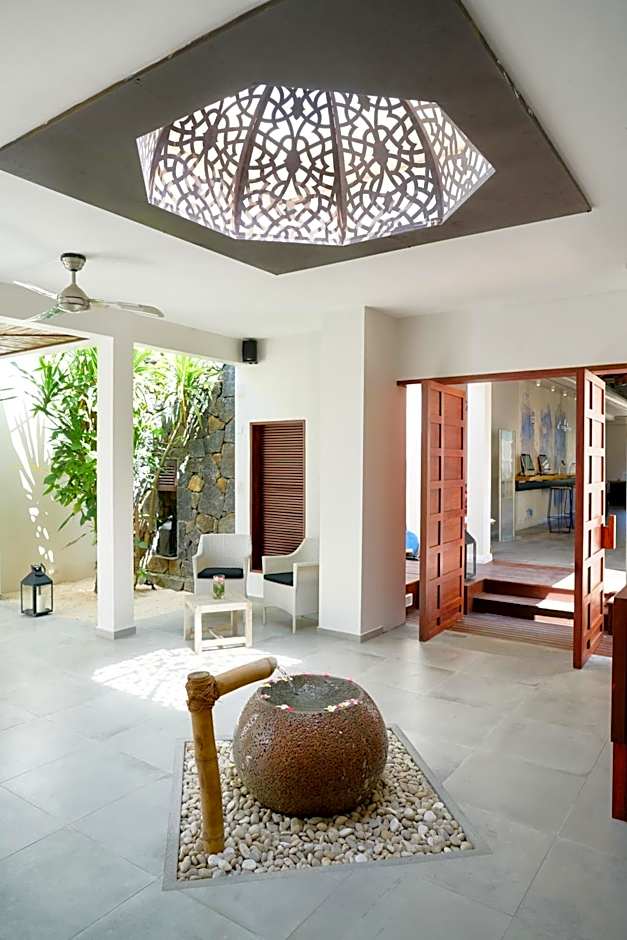 Lagoon Attitude (Adults Only)