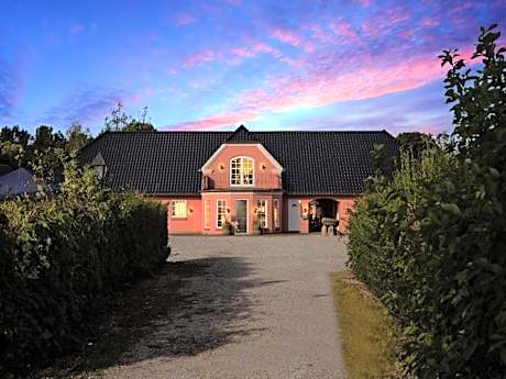 Charming Cabin in a Relaxing Camping Resort