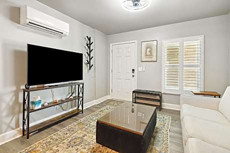 One-Bedroom Deluxe Apartment