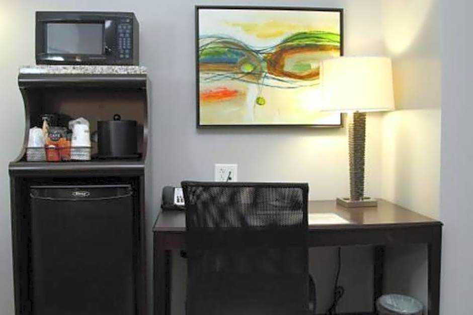 Best Western Plus Olathe Hotel & Suites