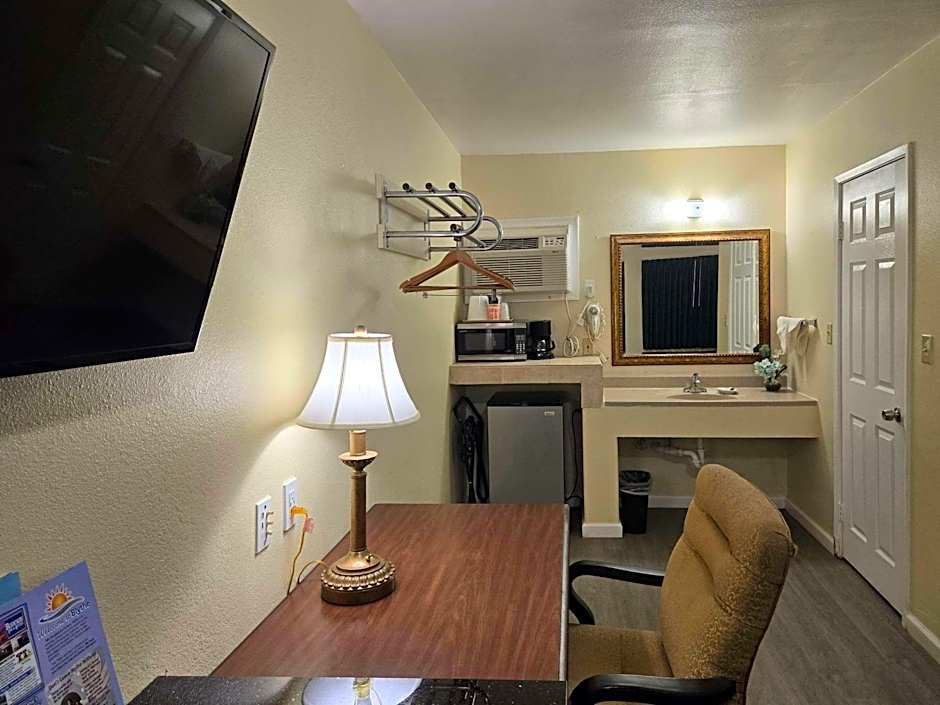 Rodeway Inn & Suites