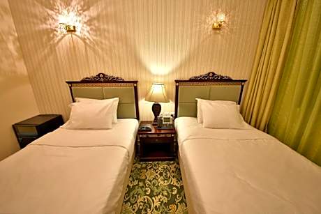 Deluxe One Bedroom Apartment -Twin Beds