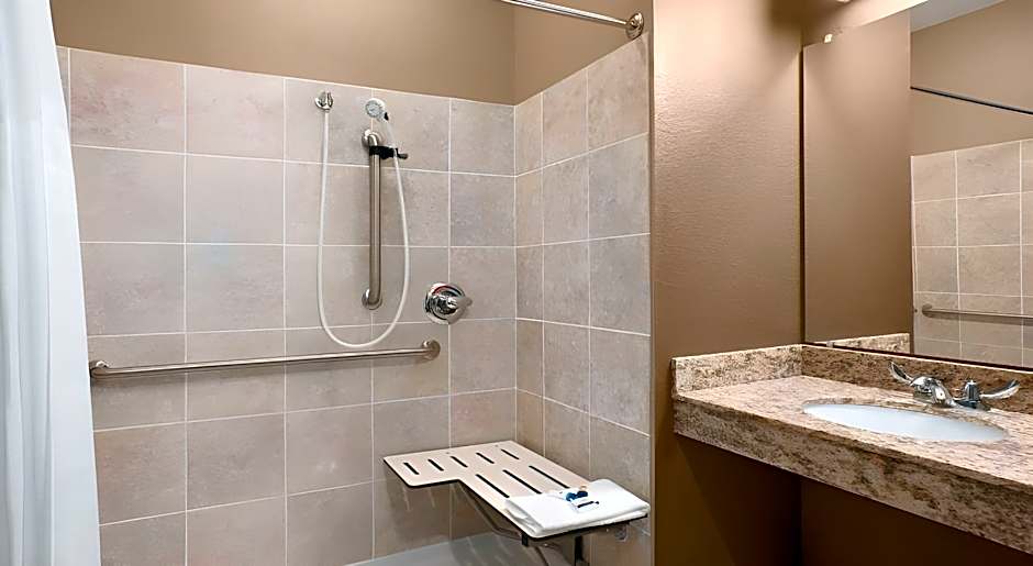 Microtel Inn & Suites by Wyndham Kenedy/Karnes City