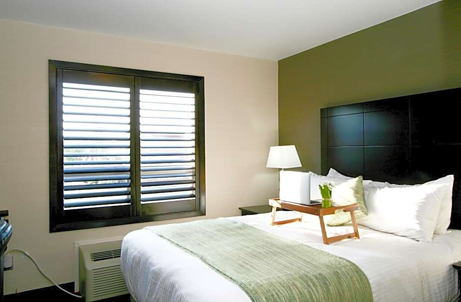 Foxwood Inn & Suites Drayton Valley