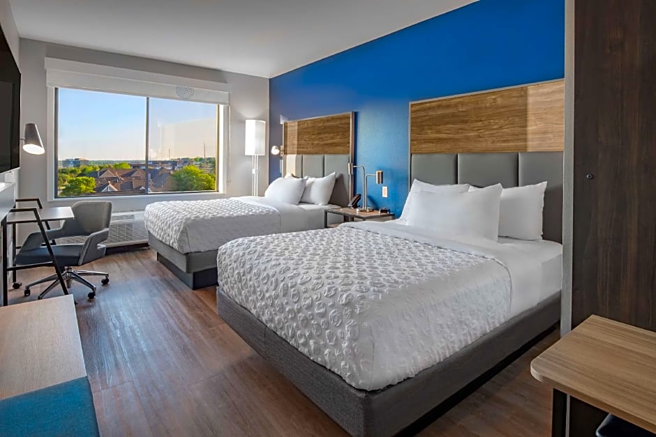 Photo 1 of 4 of 2 Queen Beds, Hearing/Mobility Accessible, Bathtub