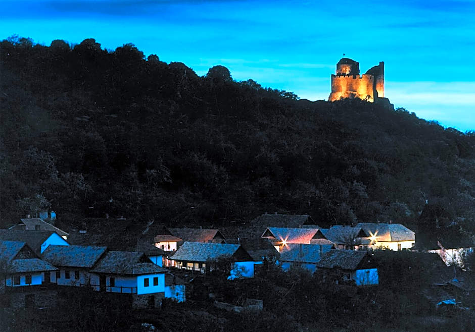 Hollóköves Vendégházak