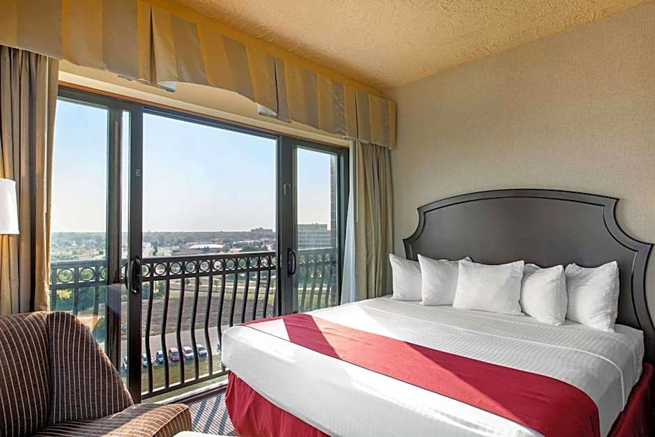 Shoreline Inn & Conference Center, Ascend Hotel Collection