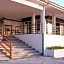 Veranda Suites and Restaurant