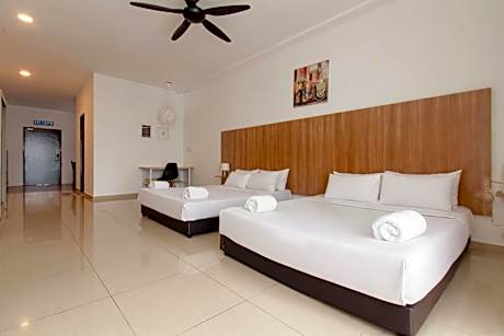Deluxe Queen Suite