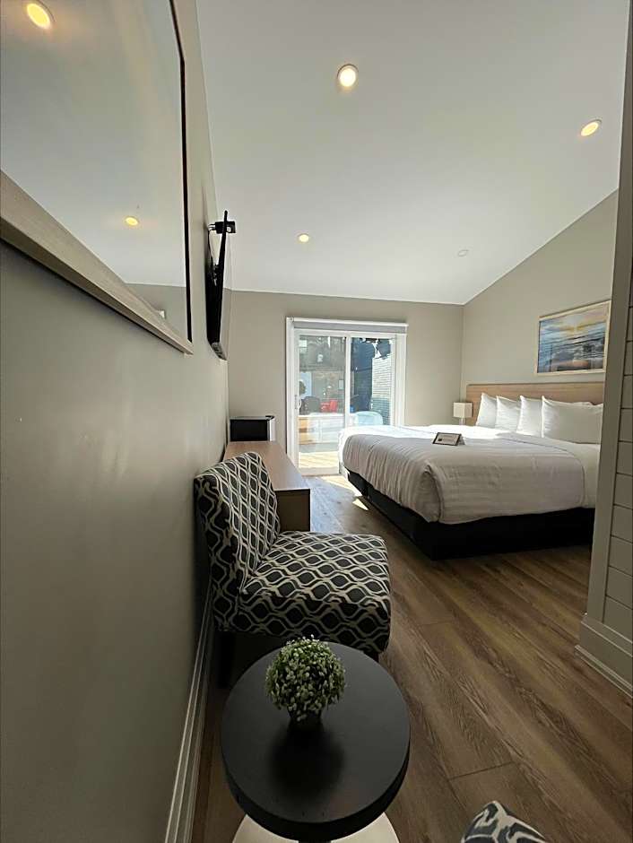 Colonial Hotel & Suites