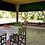 Tingala Lodge - Bed in the Bush