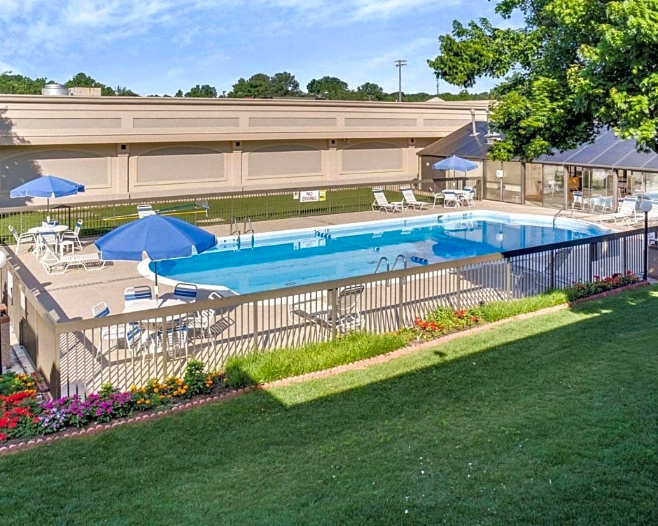 Clarion Inn