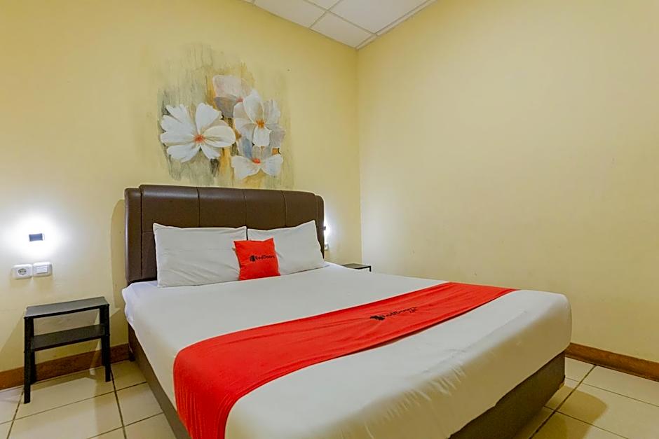 RedDoorz @ Iodium Residence Cikarang