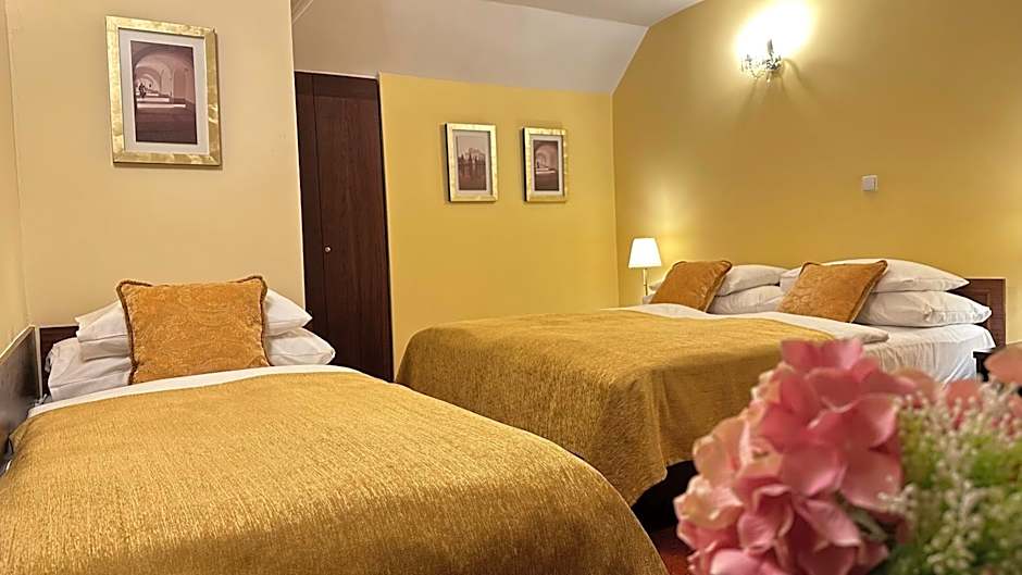 FLEUR DE LIS HOTEL