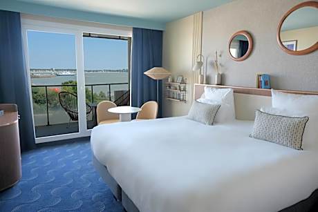 Superior Room with Sea View and Balcony
