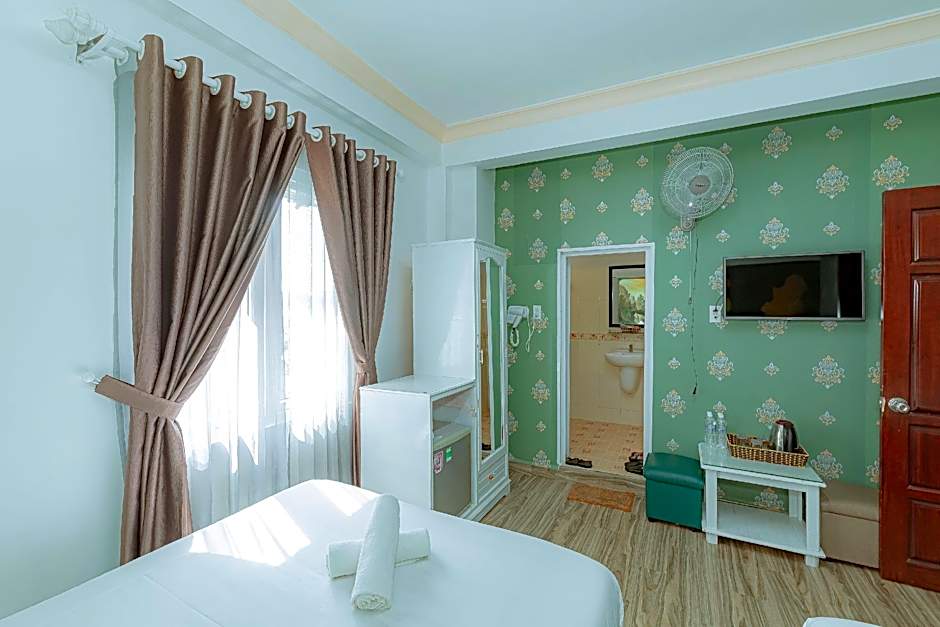 Ken's Backpackers Hotel