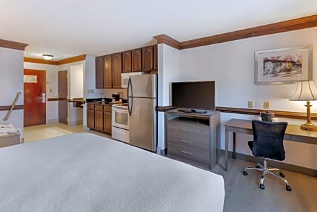 Suite-1 King Bed, Non-Smoking, Whirlpool, Microwave And Refrigerator, Wi-Fi, Full Breakfast