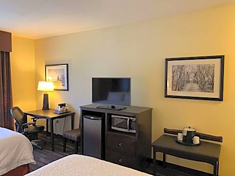 2 Queen W/Microwv/Fridge Nonsmoke