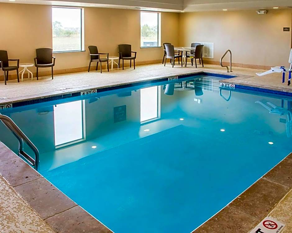 Comfort Inn & Suites San Marcos near Outlet Mall