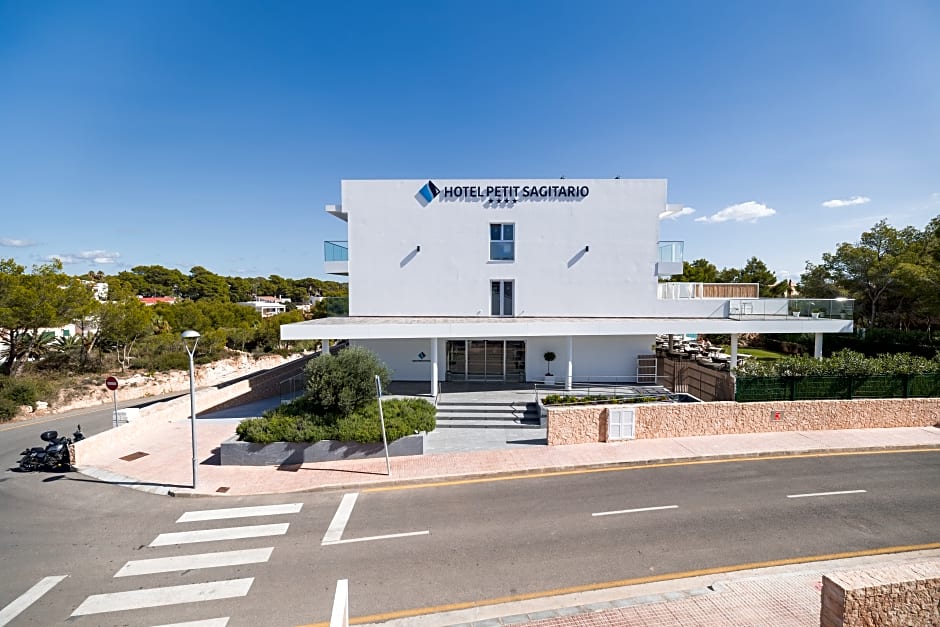 Petit Sagitario ( Only Adults )