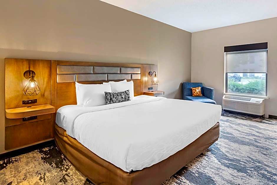 Best Western Plus Bourbonnais Hotel & Suites