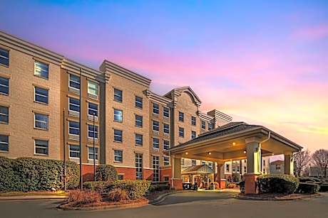 Comfort Suites near Birkdale Village - Huntersville