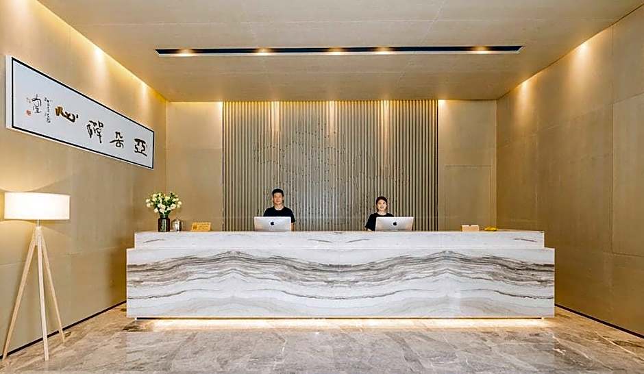 Atour Hotel Maoming High-speed Railway Station People Square